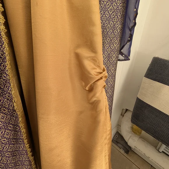 Royal Medieval Renaissance Gown, Velvet Cape, Gloves & Satchel, Fit For A Queen - Picture 10 of 16